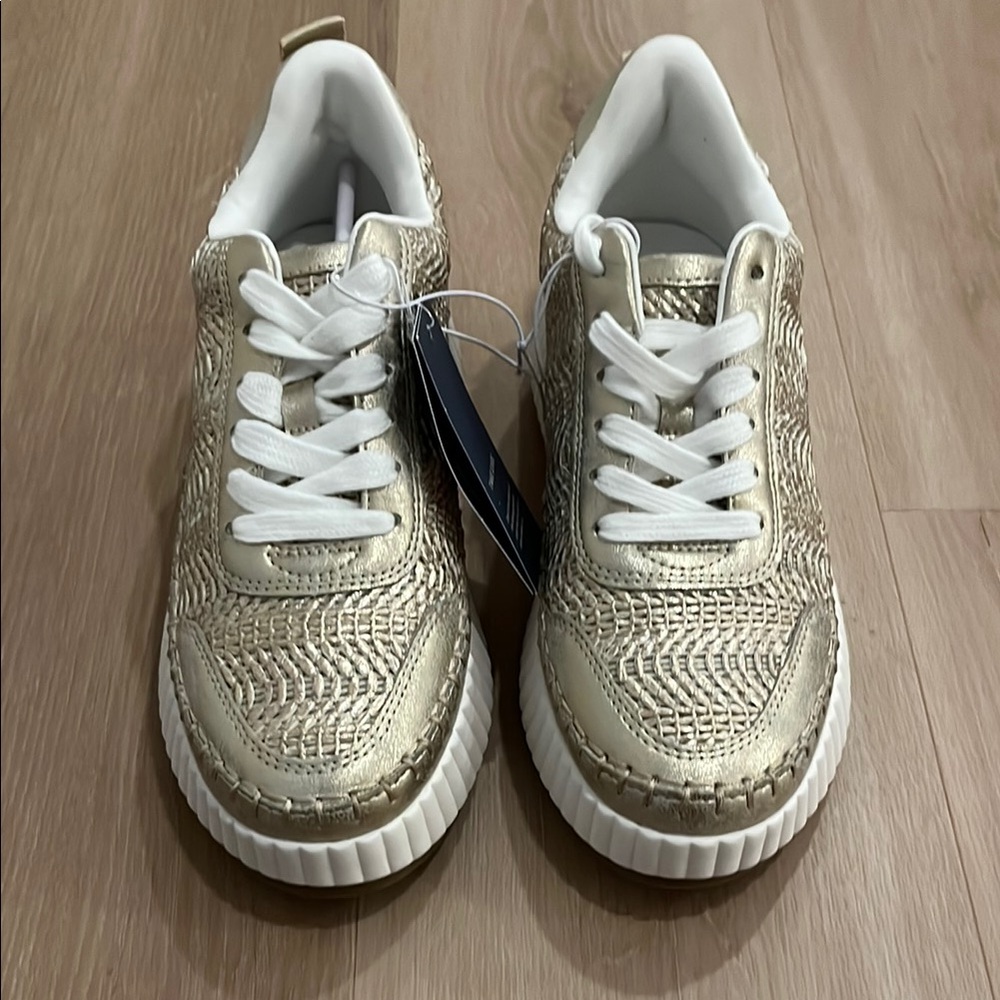 Universal Thread Persephone Sneakers with Memory Foam